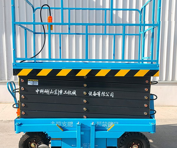 天柱自行走升降机